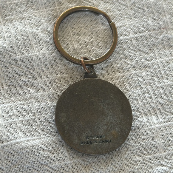 Disney Pirates of the Caribbean Metal Coin Keychain - Picture 4 of 4